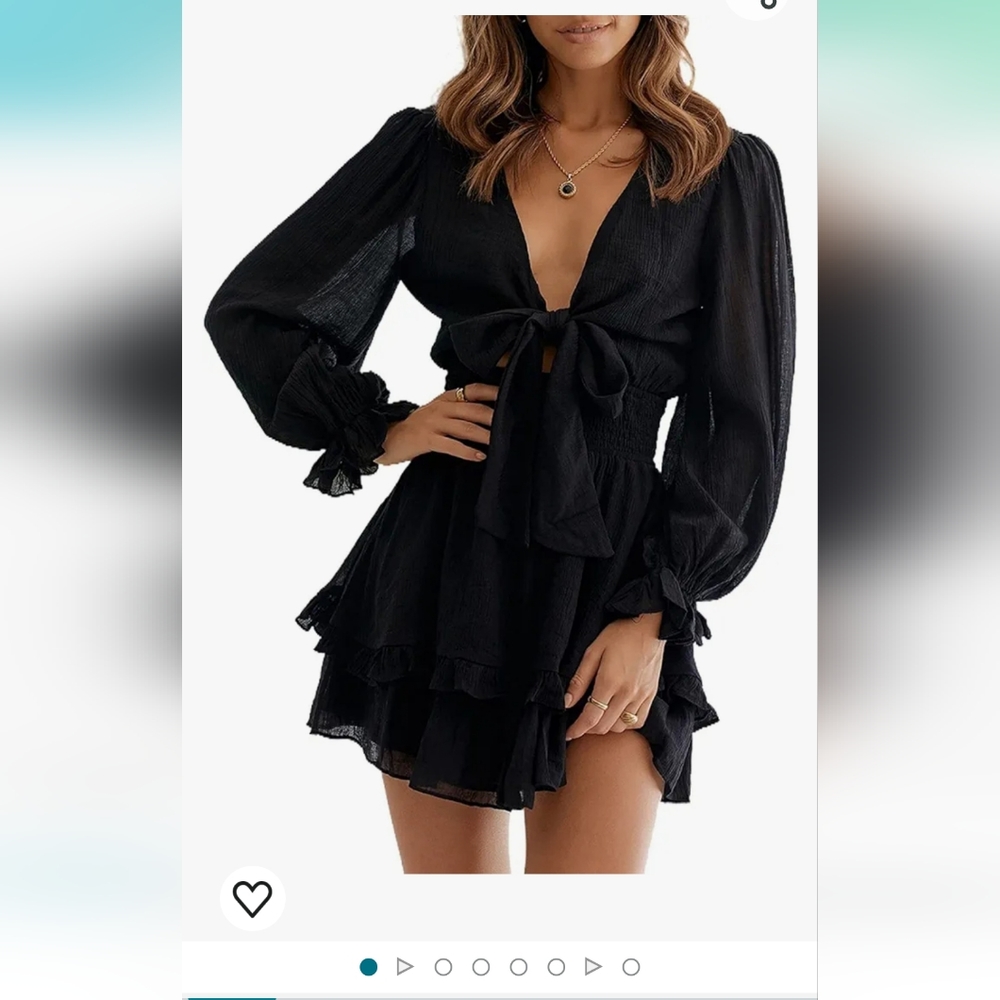 Dokotoo Black long sleeves vneck, cut out tie in front.